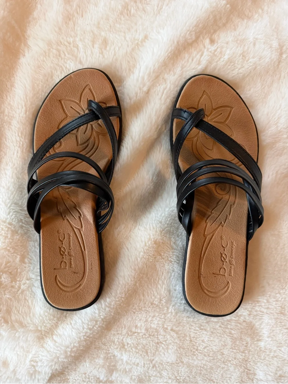 Women’s Like New BOC Strappy Slide Sandals in Black size 8
